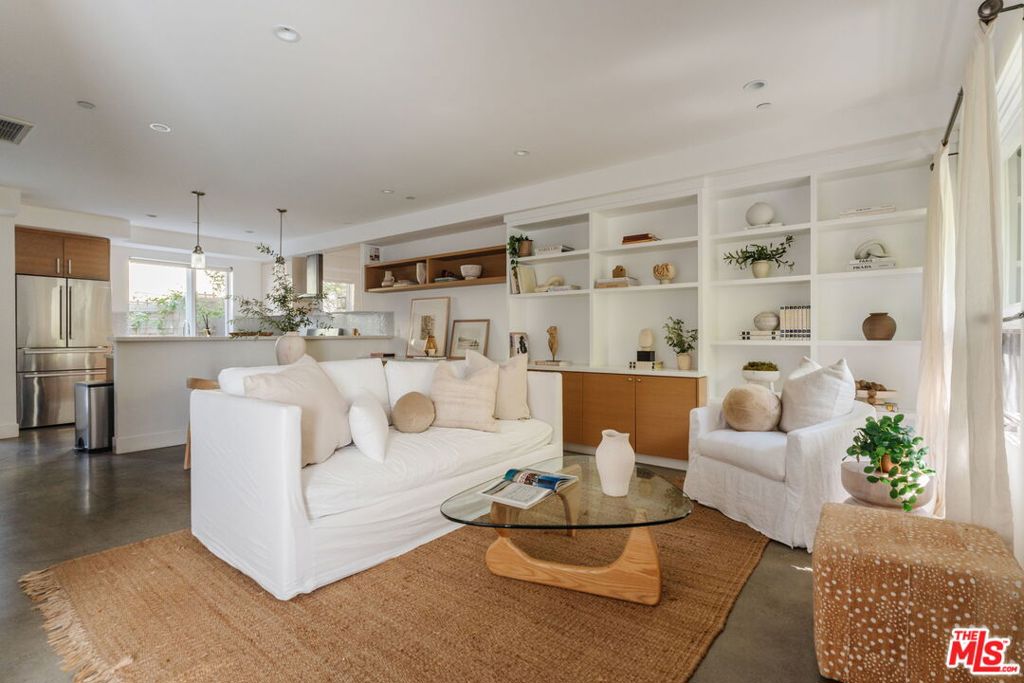 Photo of 811 19th Street #2, Santa Monica, CA 90403 (MLS # 26953607)