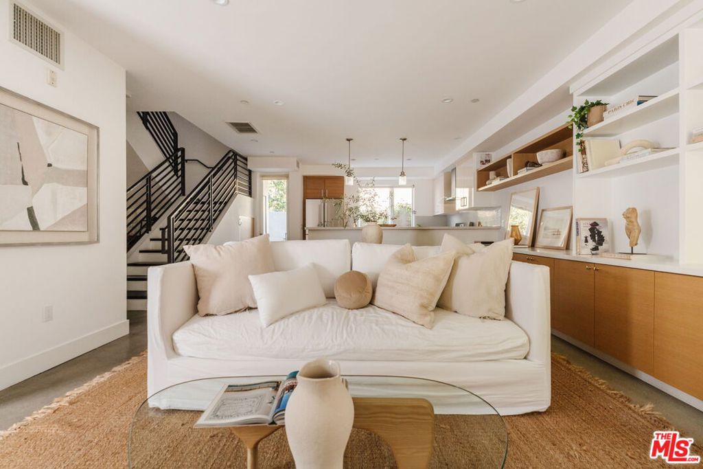 Photo of 811 19th Street #2, Santa Monica, CA 90403 (MLS # 26953607)