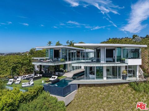 Photo of 1474 Blue Jay Way, Los Angeles, CA 90069 (MLS # 25596227)