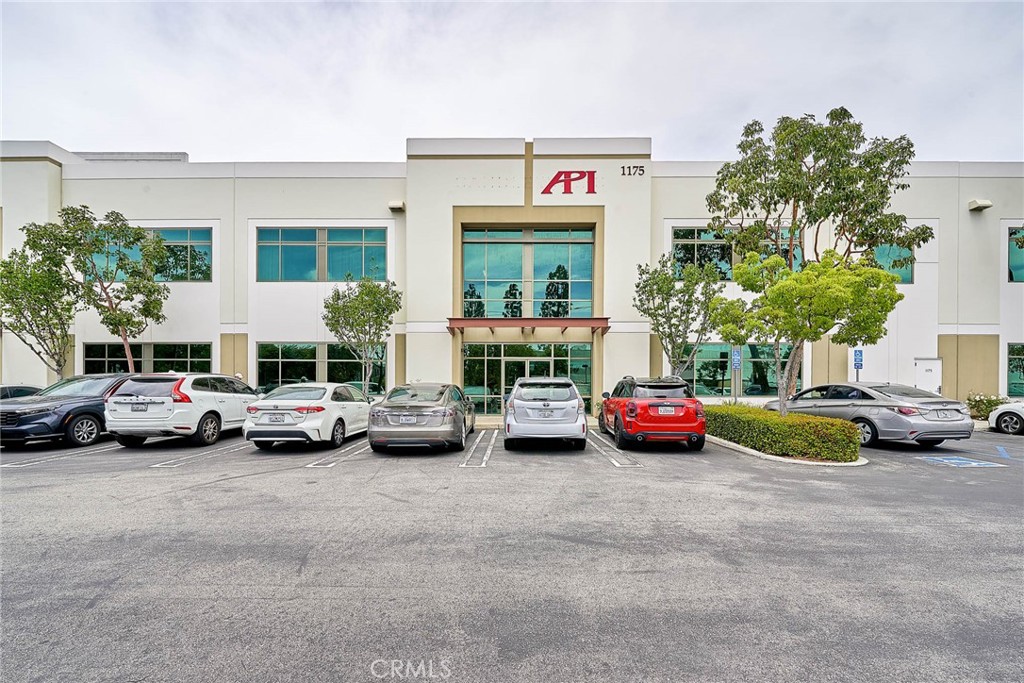 High-image Industrial/R&D Condo Unit totaling approx. 4,806 SF, including 2,926 SF of two-story office space. This well-maintained unit features 24' warehouse clearance, epoxy-coated warehouse flooring, and one grade-level loading door. An extensive glass line with heat-reducing window tint enhances both natural light and energy efficiency.
Additional highlights include 400 amp, 277/480V power, advanced water filtration system, fire sprinklers, and 13 dedicated parking stalls. Conveniently located near The District’s dining and retail amenities, with easy access to the I-55 Freeway via Dyer Rd and Pullman St. Ideal for light manufacturing, tech companies, or R&D operations.