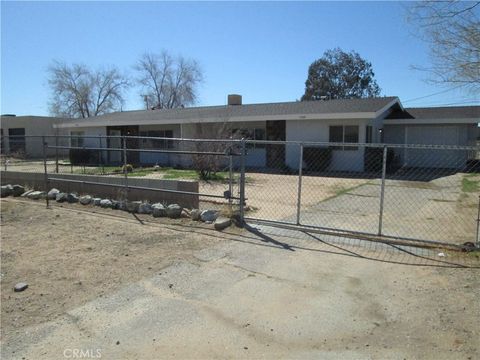 Photo of 13464 Mohawk Road, Apple Valley, CA 92308 (MLS # CV26106852)