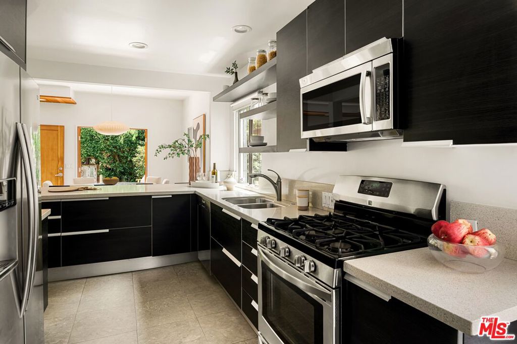 859 Nowita Place