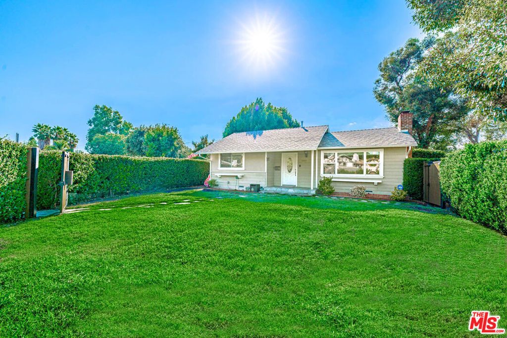 Photo of 5353 Don Pio Drive, Woodland Hills, CA 91364 (MLS # 25600287)