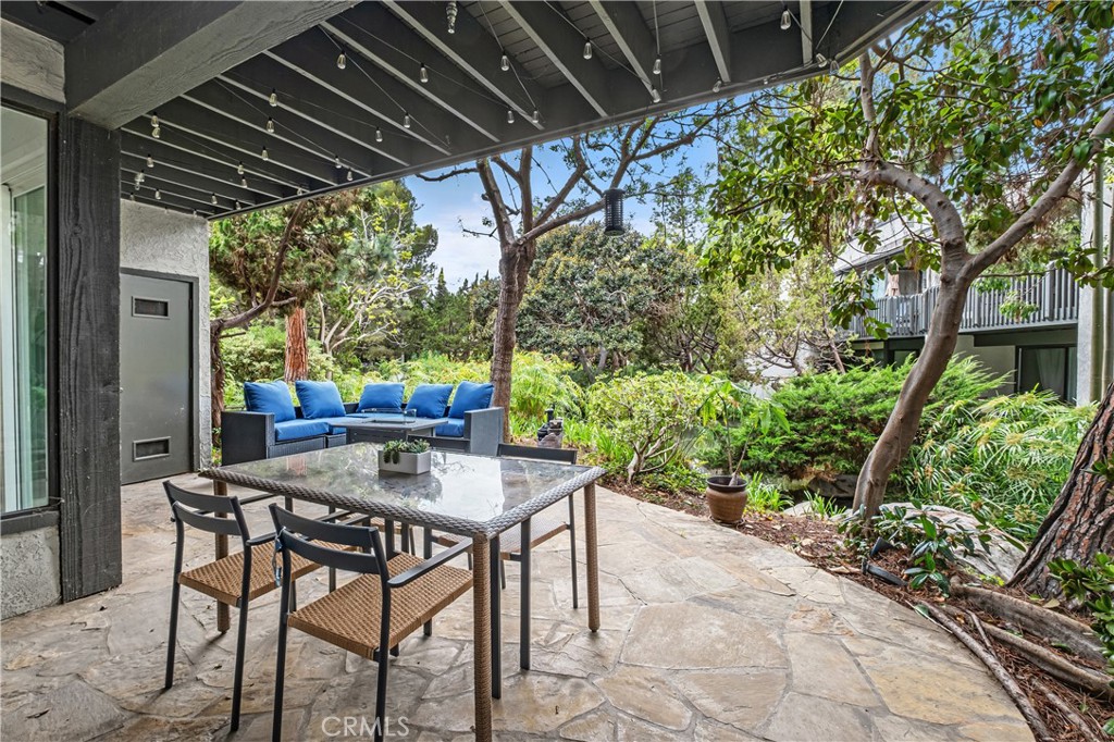 2514 W Macarthur