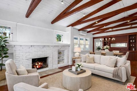 Photo of 915 Palms Boulevard, Venice, CA 90291 (MLS # 25631201)