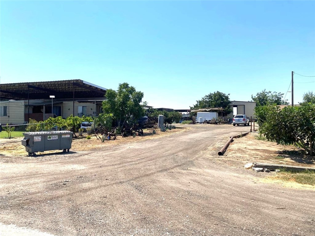 875 W Laguna Avenue