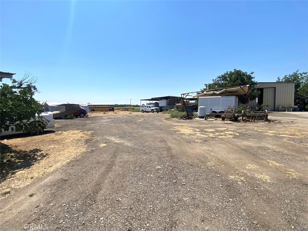 875 W Laguna Avenue