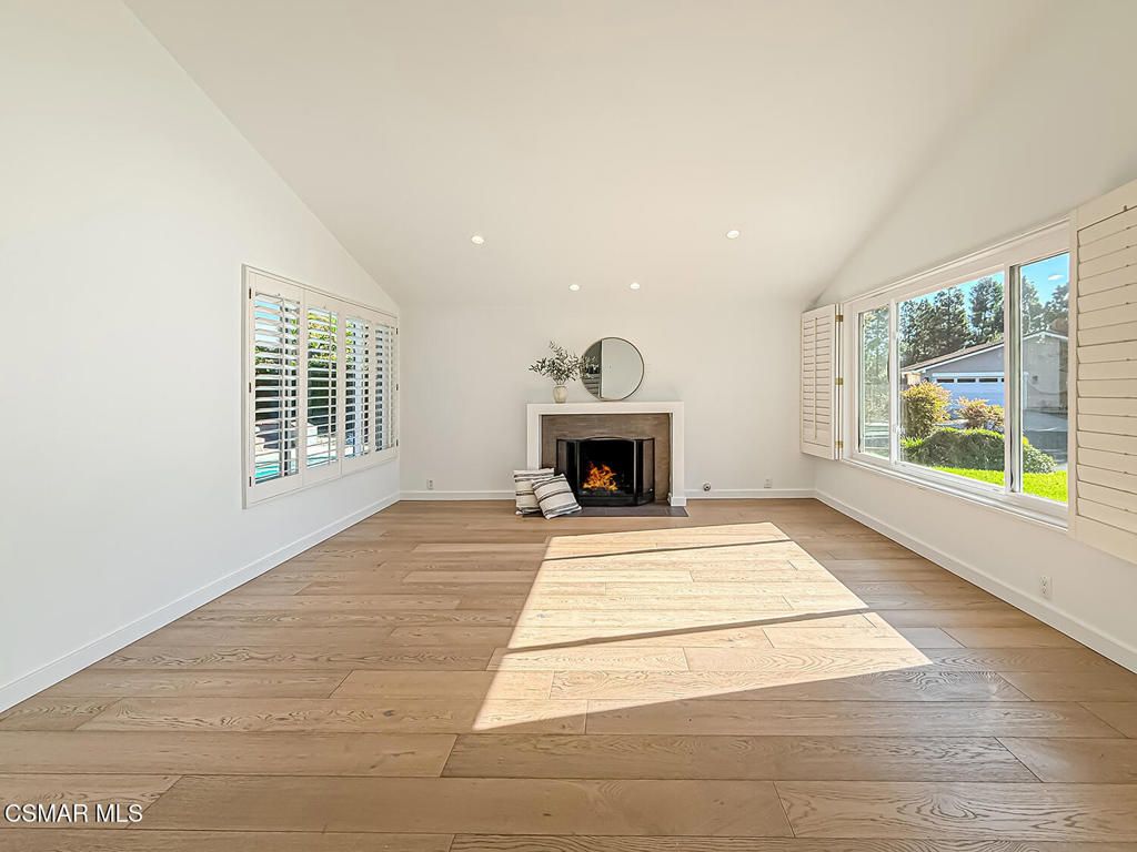 Photo of 1915 Woodside Drive, Thousand Oaks, CA 91362 (MLS # 226000085)