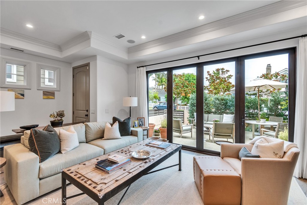 Corona del Mar North of PCH (CNHW) - Residential