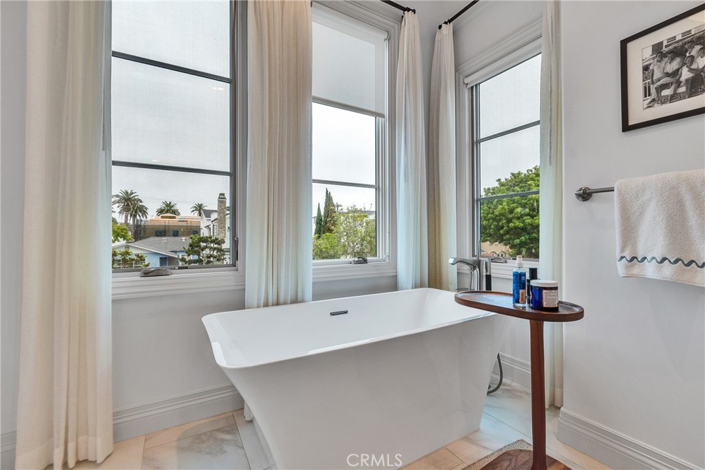 Corona del Mar North of PCH (CNHW) - Residential