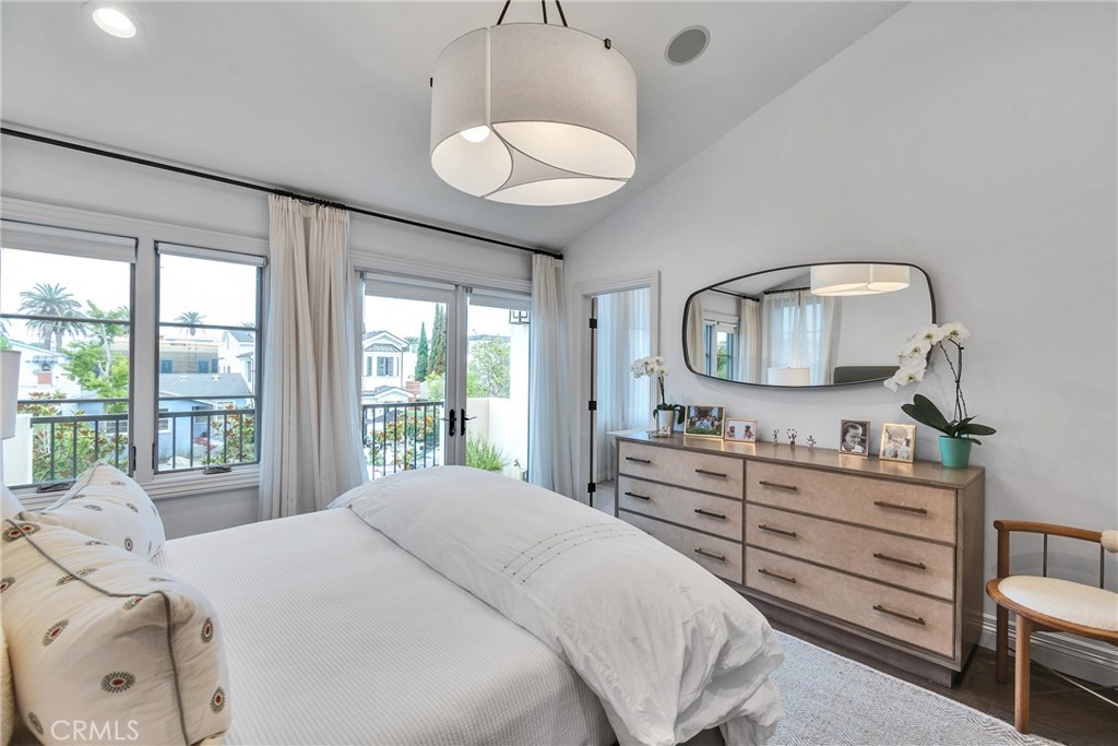 Corona del Mar North of PCH (CNHW) - Residential