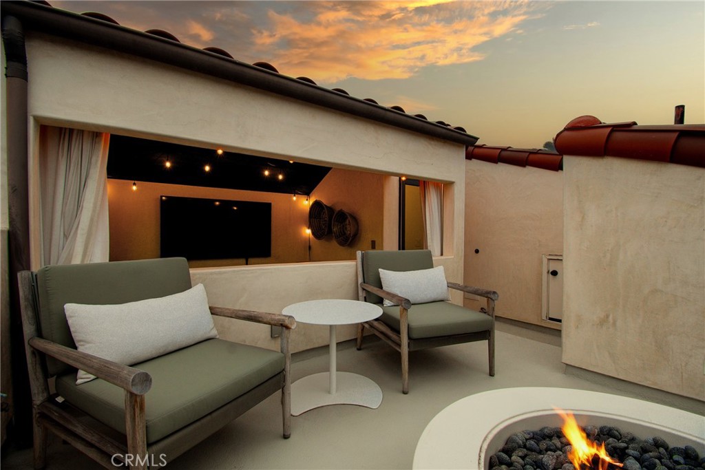 Corona del Mar North of PCH (CNHW) - Residential