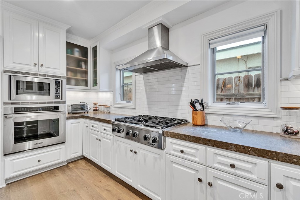 Corona del Mar North of PCH (CNHW) - Residential