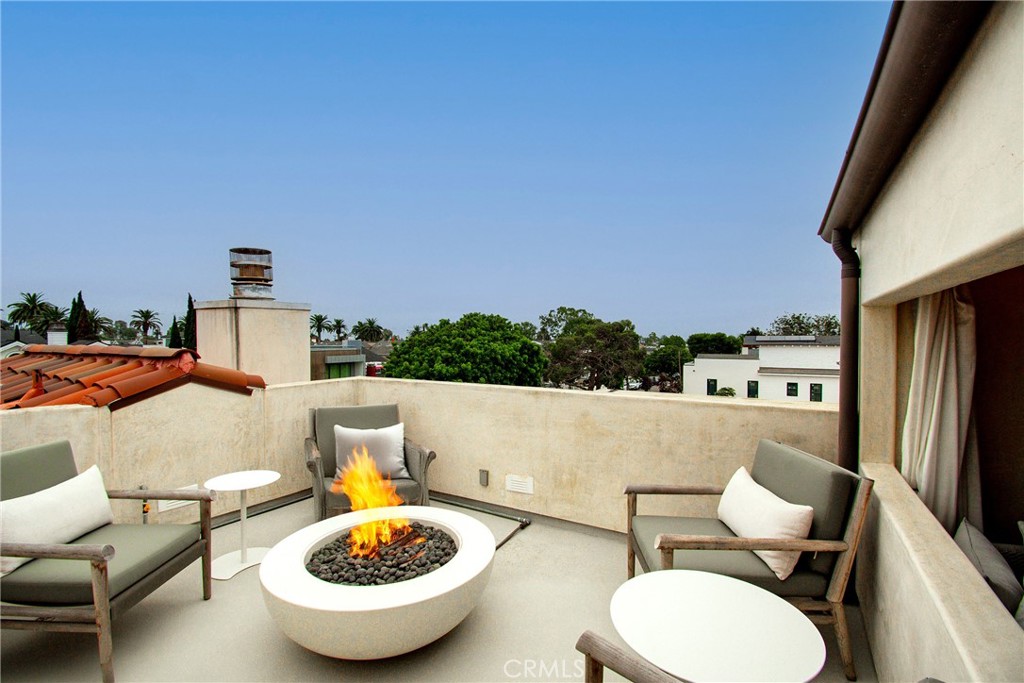 Corona del Mar North of PCH (CNHW) - Residential