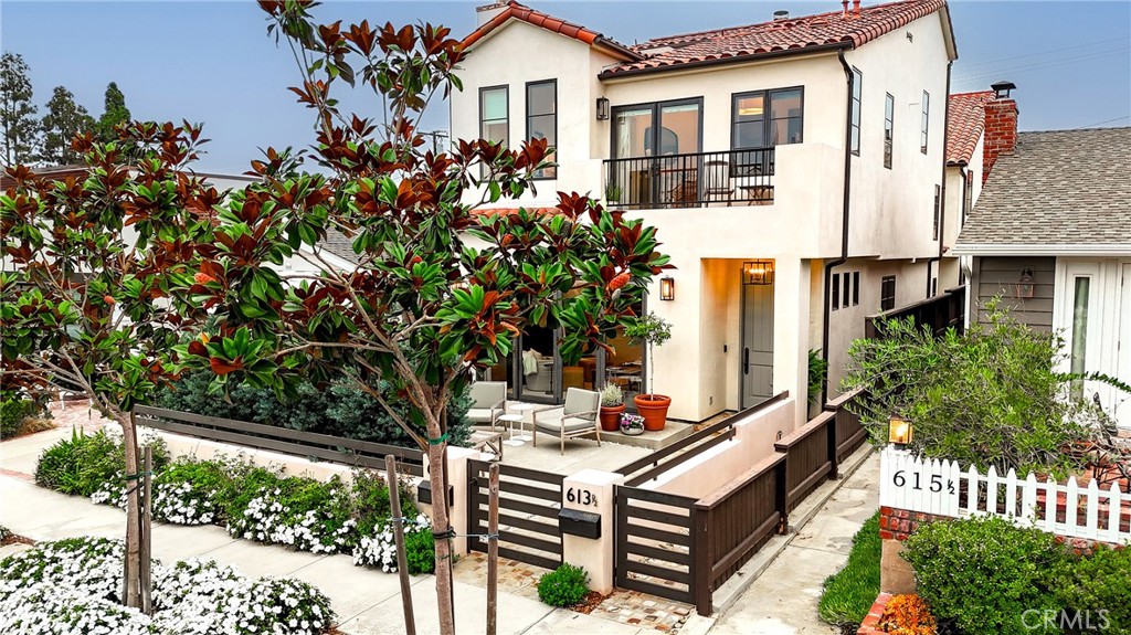 Corona del Mar North of PCH (CNHW) - Residential