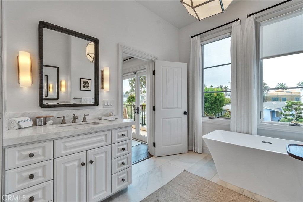 Corona del Mar North of PCH (CNHW) - Residential