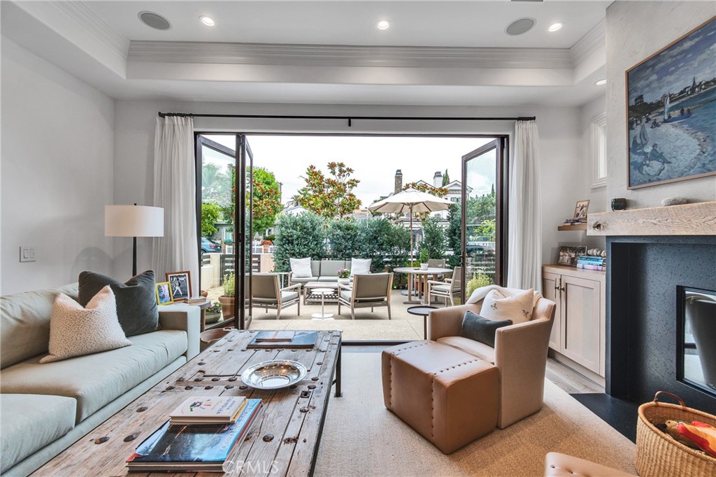 Corona del Mar North of PCH (CNHW) - Residential