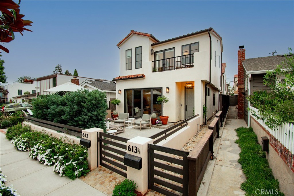 613 Larkspur Avenue