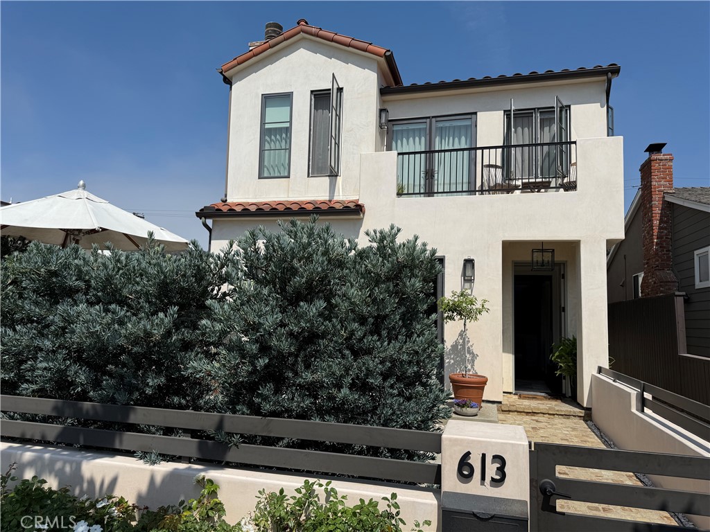 Corona del Mar North of PCH (CNHW) - Residential