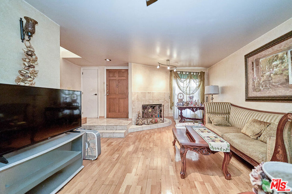 219 N Isabel Street 5