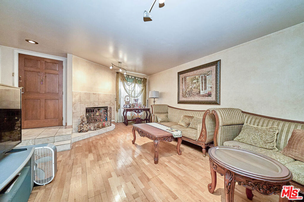 219 N Isabel Street 5