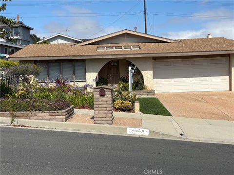 Photo of 27659 Flaming Arrow Drive, Rancho Palos Verdes, CA 90275 (MLS # SB26011526)