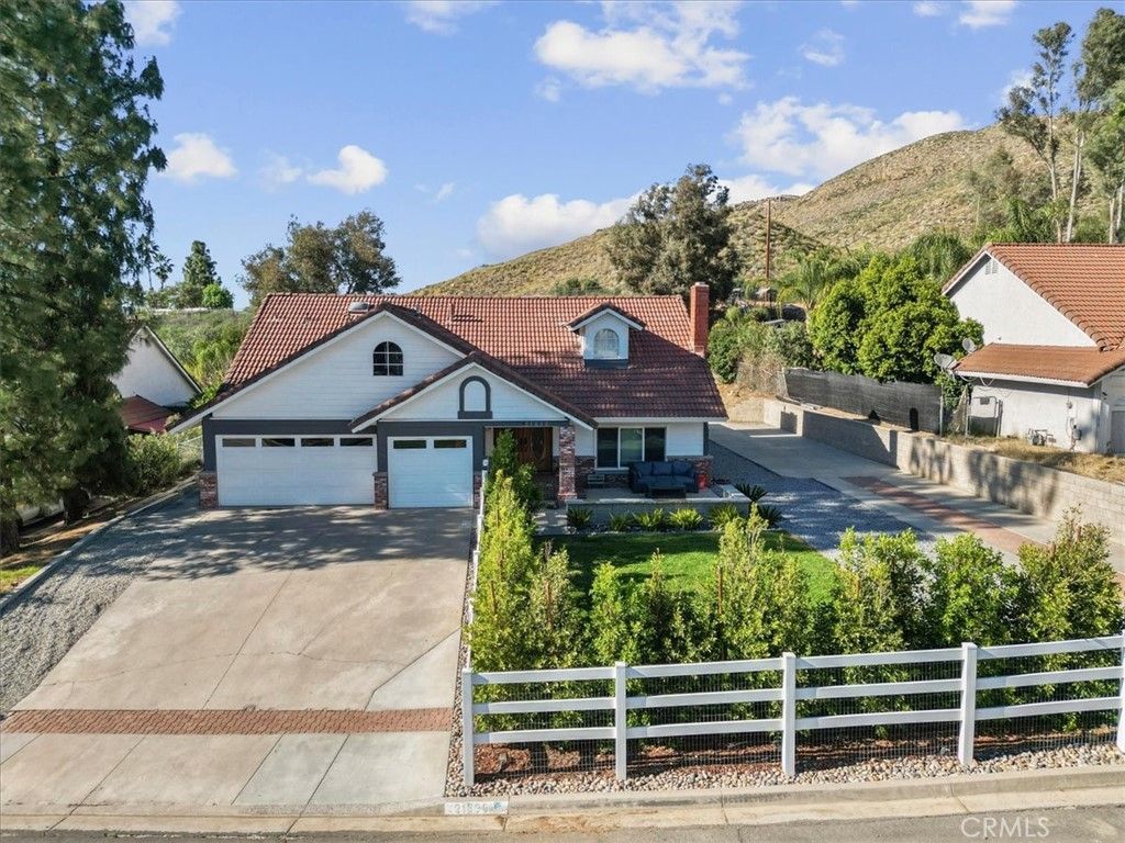 Photo of 21890 Victorian Ln, Wildomar, CA 92595 (MLS # OC26063121)