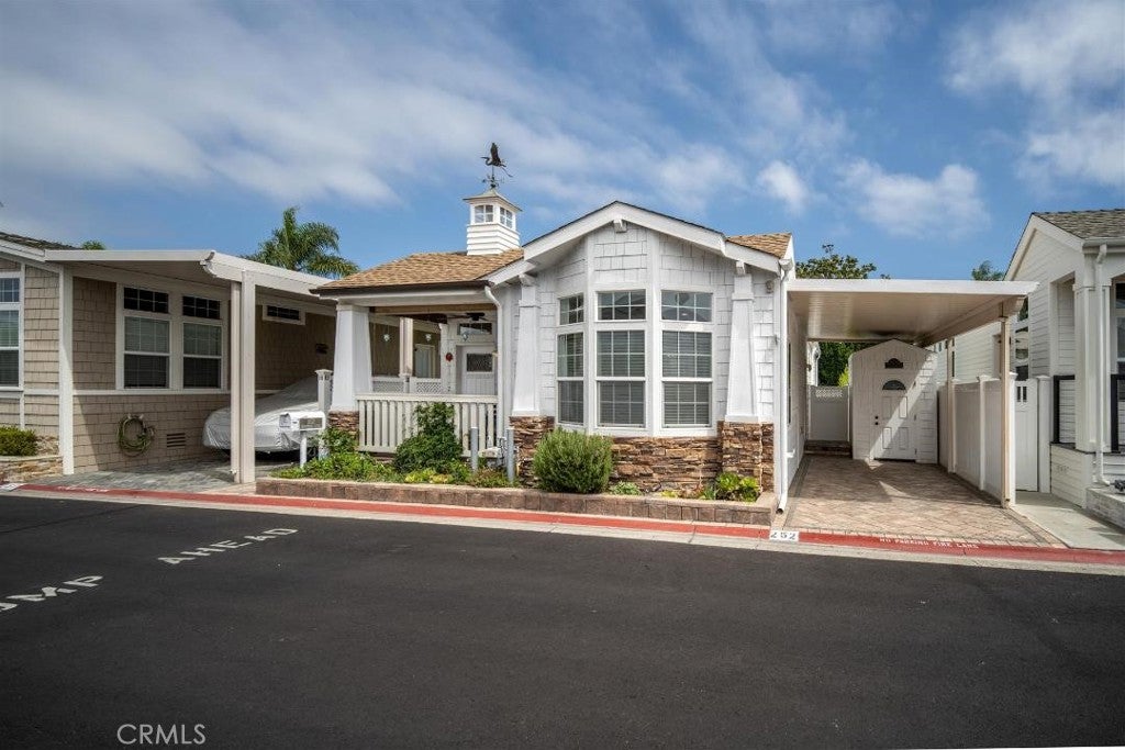 252 Mayflower