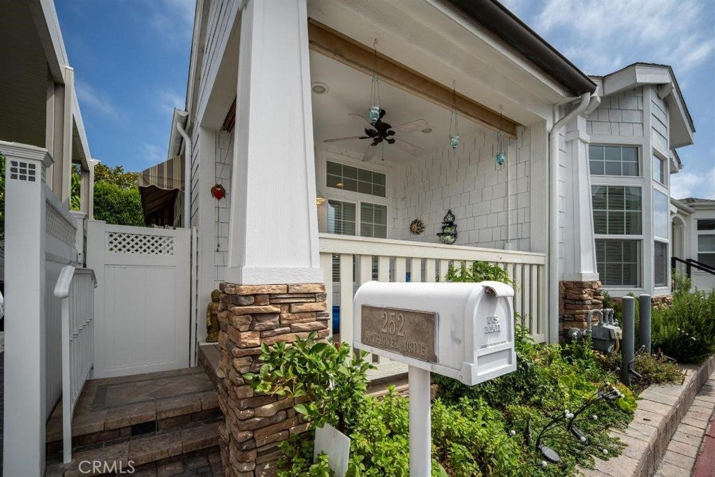 252 Mayflower