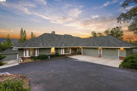 Photo of 14186 Stanton Cir Cir, Sonora, CA 95370 (MLS # 41151767)