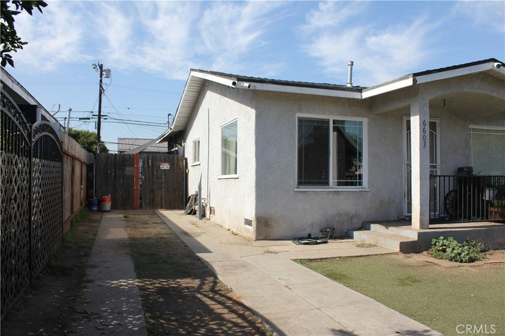 Photo of 6603 6th Avenue, Los Angeles, CA 90043 (MLS # SB25237938)
