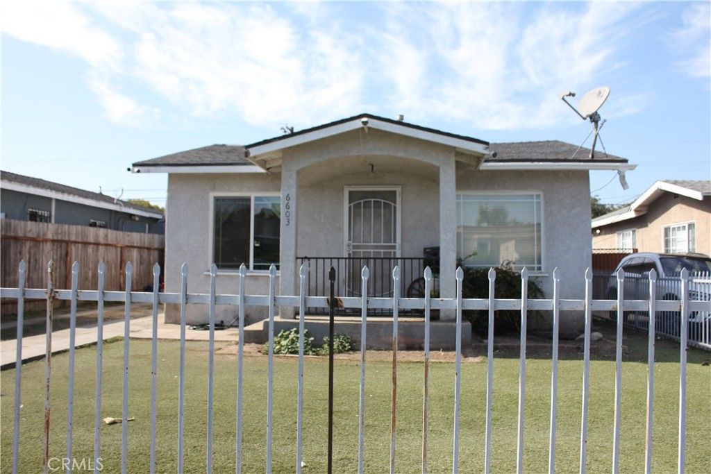 Photo of 6603 6th Avenue, Los Angeles, CA 90043 (MLS # SB25237938)