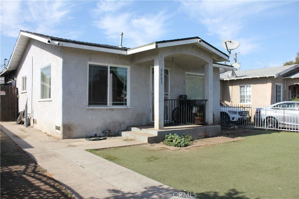 Photo of 6603 6th Avenue, Los Angeles, CA 90043 (MLS # SB25237938)