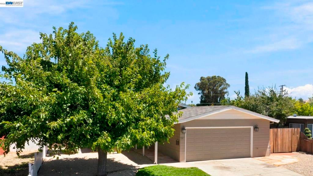 54 LAKEVIEW DRIVE
