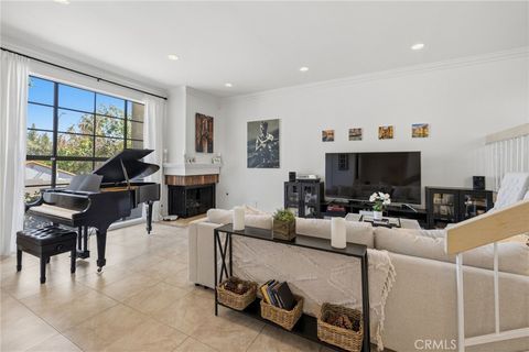 Photo of 17106 Burbank Blvd, Encino, CA 91316 (MLS # SR26093783)