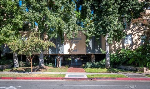 Photo of 1115 Cordova St #215, Pasadena, CA 91106 (MLS # AR25265814)