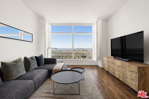 Photo of 900 W Olympic Boulevard #36F, Los Angeles, CA 90015 (MLS # 26102355)