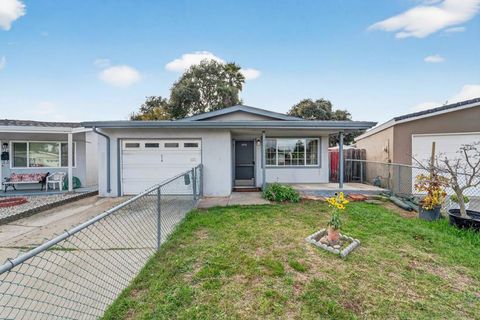 Photo of 514 Argos Circle, Watsonville, CA 95076 (MLS # ML82025644) Photo of 514 Argos Circle, Watsonville, CA 95076 (MLS # ML82025644)