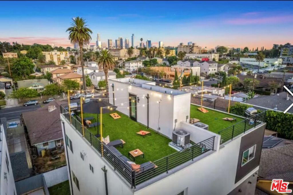216 N Coronado Street