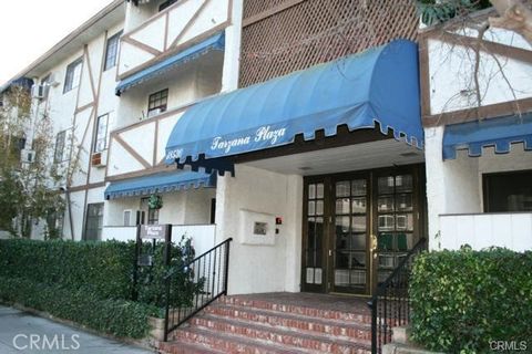 Photo of 18530 Hatteras Street #333, Tarzana, CA 91356 (MLS # SR26080795)