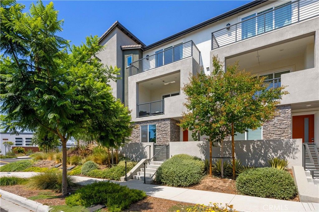 Photo of 173 SENTOSA, Irvine, CA 92618 (MLS # OC25239305)