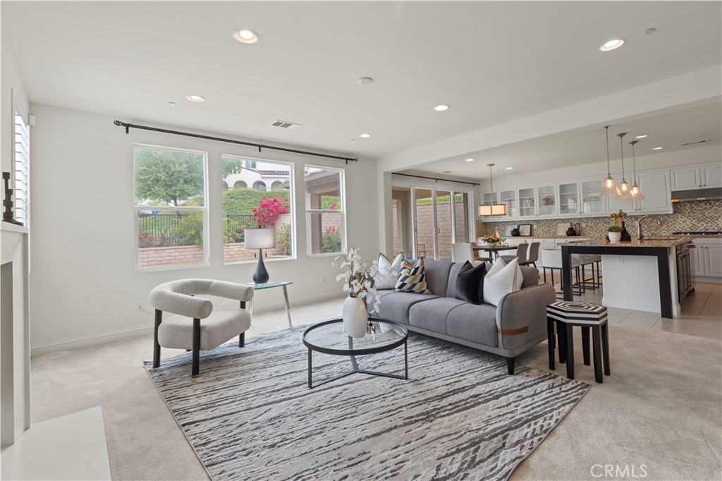 621 E Mandevilla