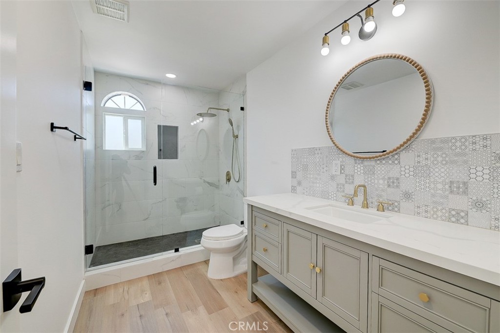380 Mira Loma Pl
