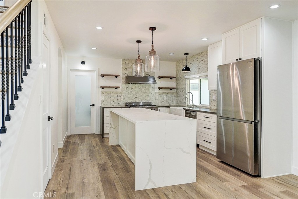 380 Mira Loma Pl