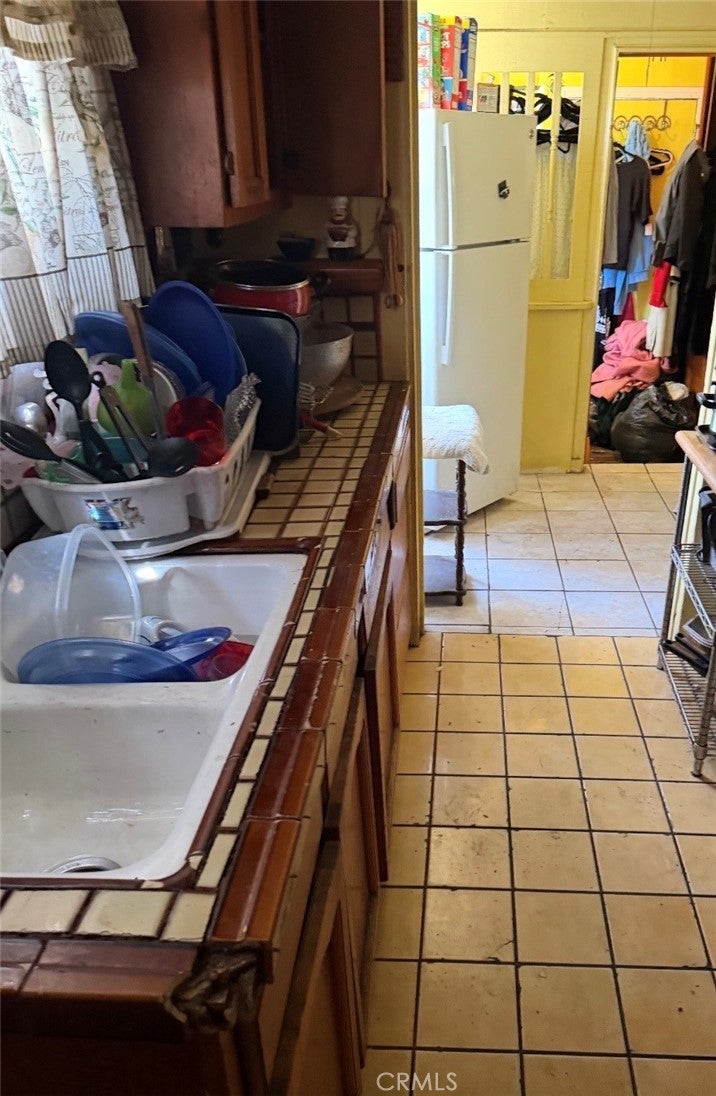 1563 W 49th