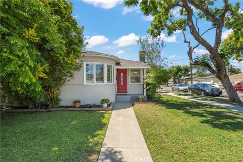 Photo of 300 E Adams Street E, Long Beach, CA 90805 (MLS # SR26161947)