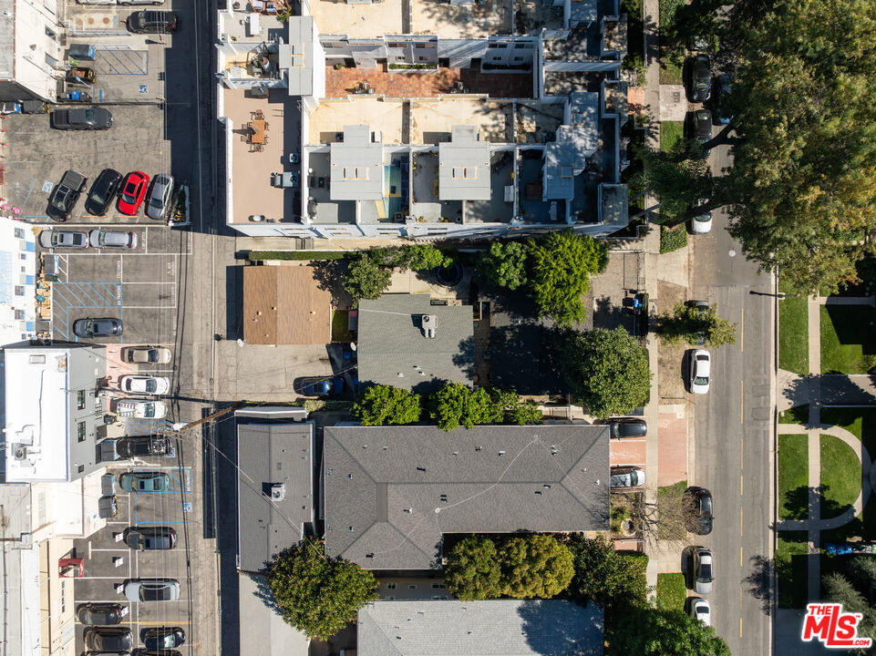 14525 Dickens Street