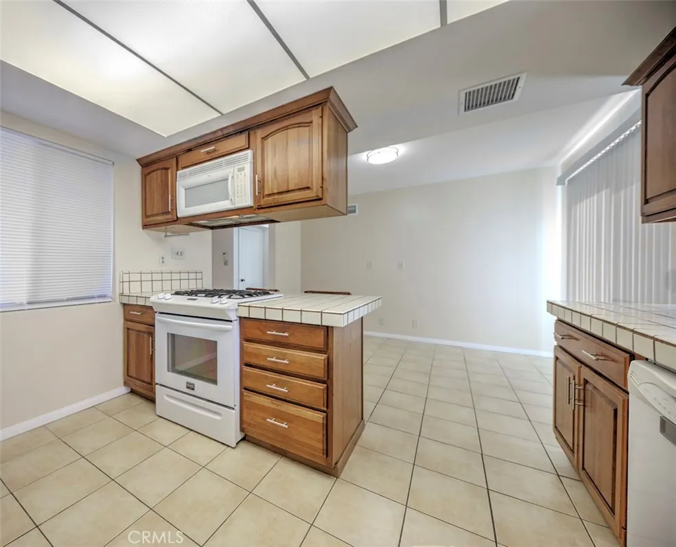 Torrance, California 90501, United States, 3 Bedrooms Bedrooms, ,3 BathroomsBathrooms,Residential,Active,167529
