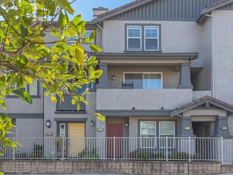 Photo of 16915 Hutchins Lndg Lndg #57, San Diego, CA 92127 (MLS # 260002325SD)