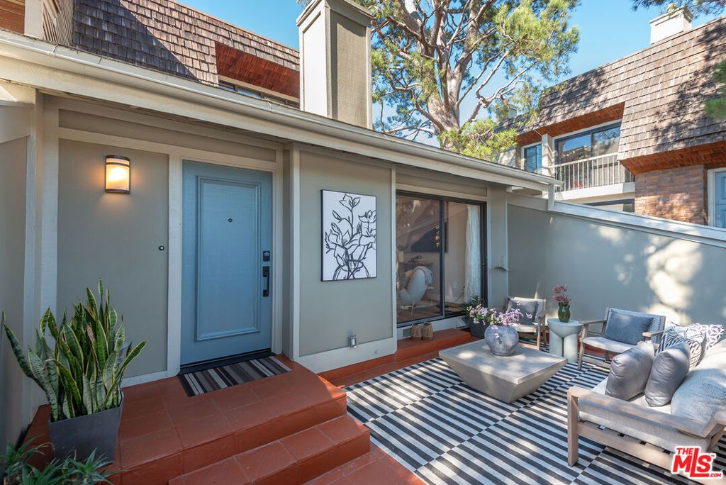 Photo of 13135 Mindanao Way #5, Marina Del Rey, CA 90292 (MLS # 25606145)